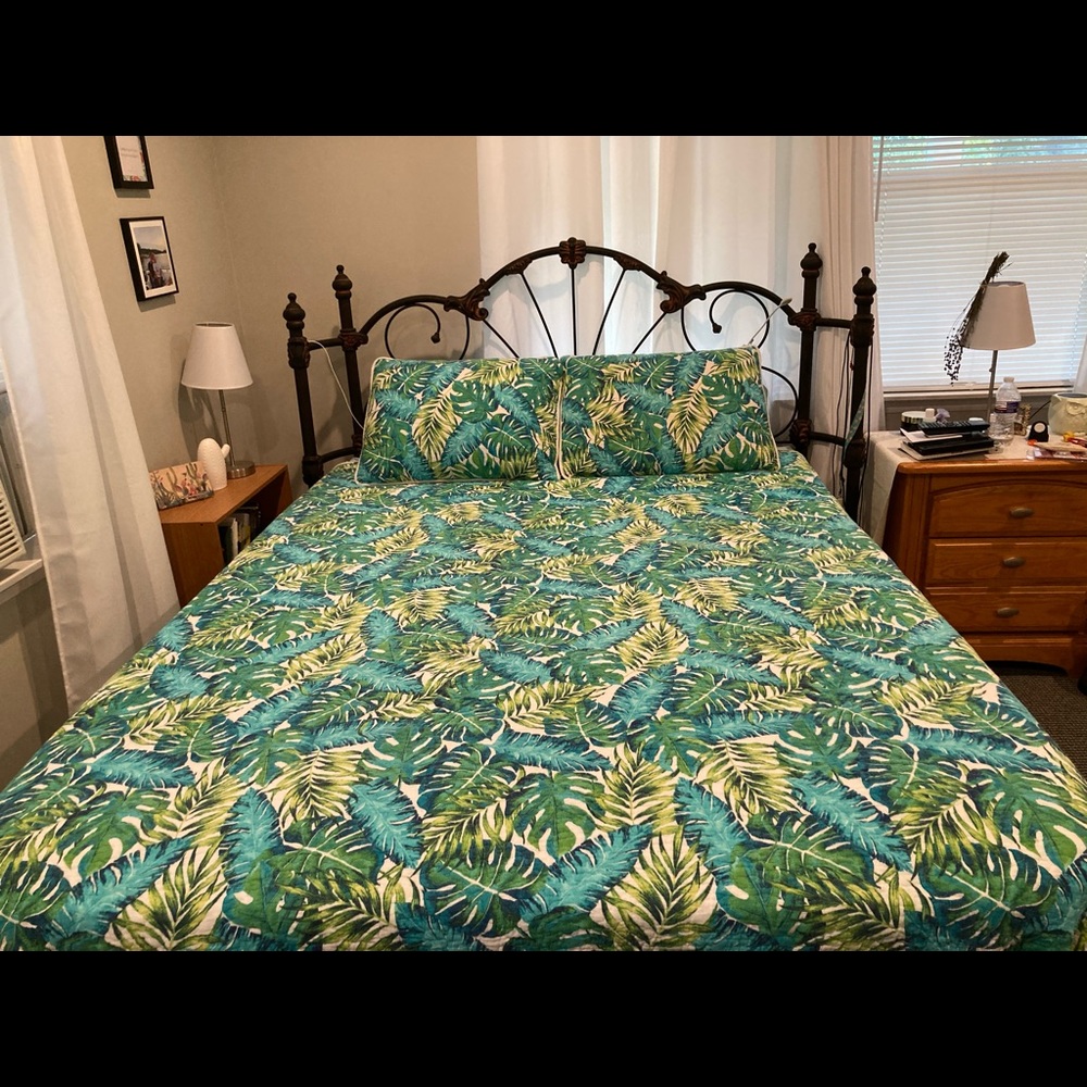 Queen Size Bed Cover And Pillow Shams